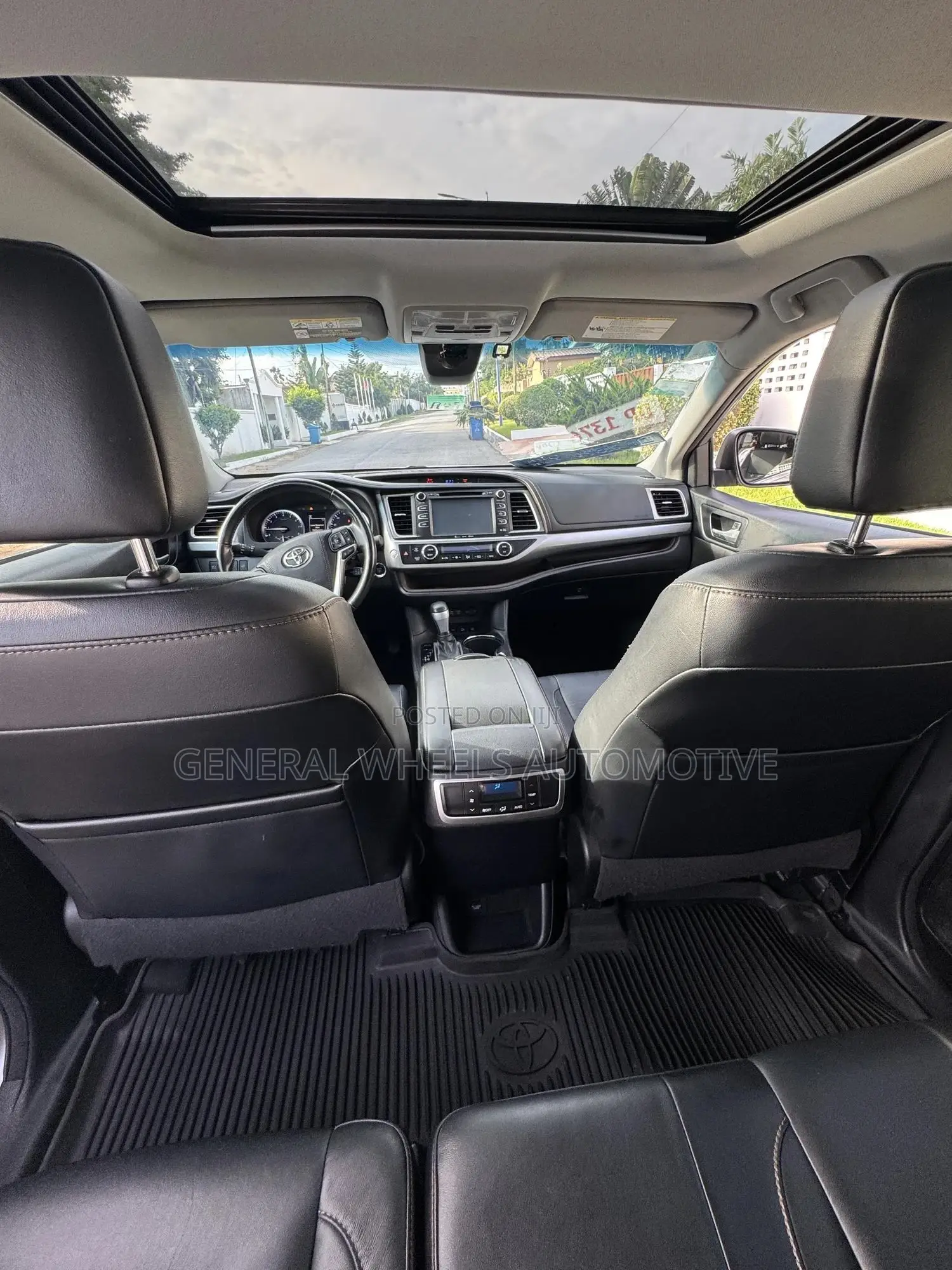 Toyota Highlander XLE 4x4 V6 (3.5L 6cyl 8A) 2018 Silver