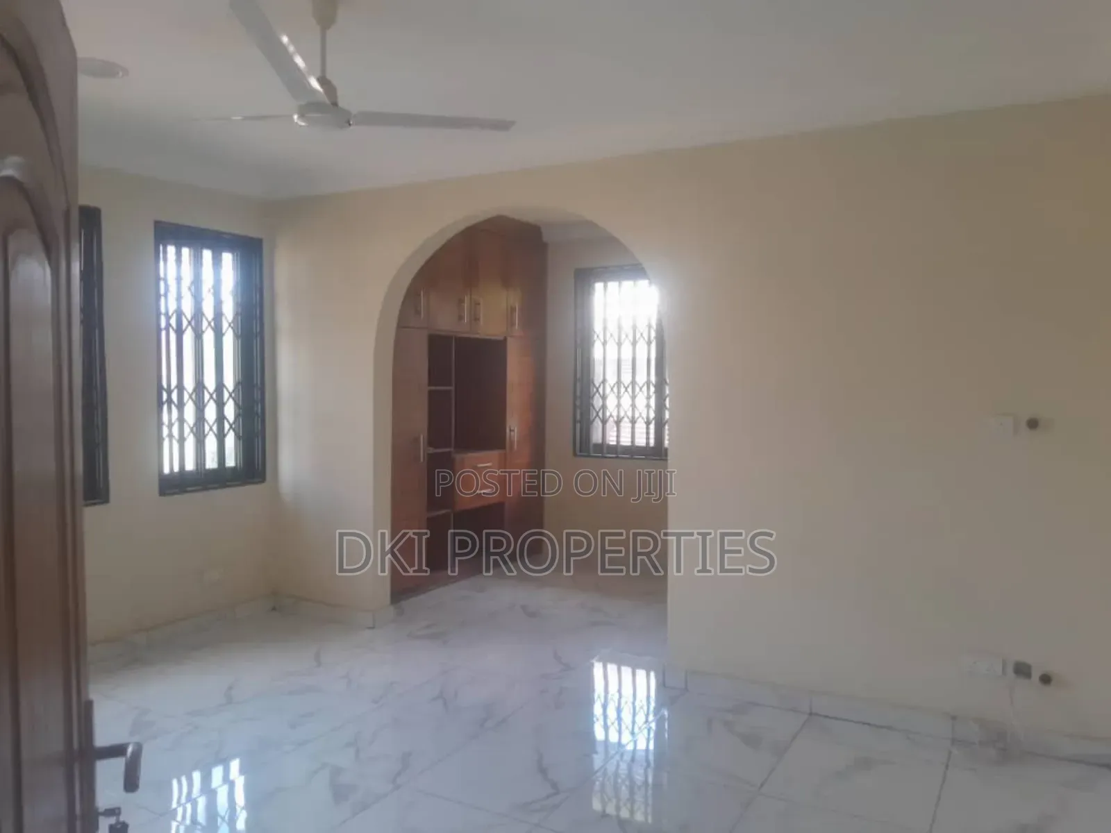 8bdrm House in Dki Properties, Community 25 for sale