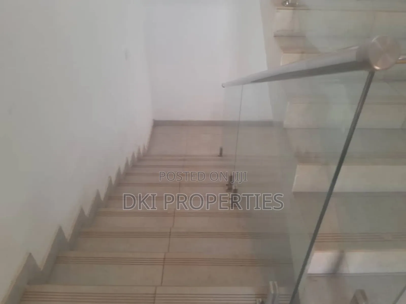 8bdrm House in Dki Properties, Community 25 for sale