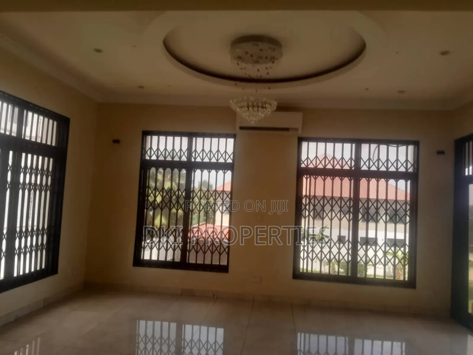 8bdrm House in Dki Properties, Community 25 for sale