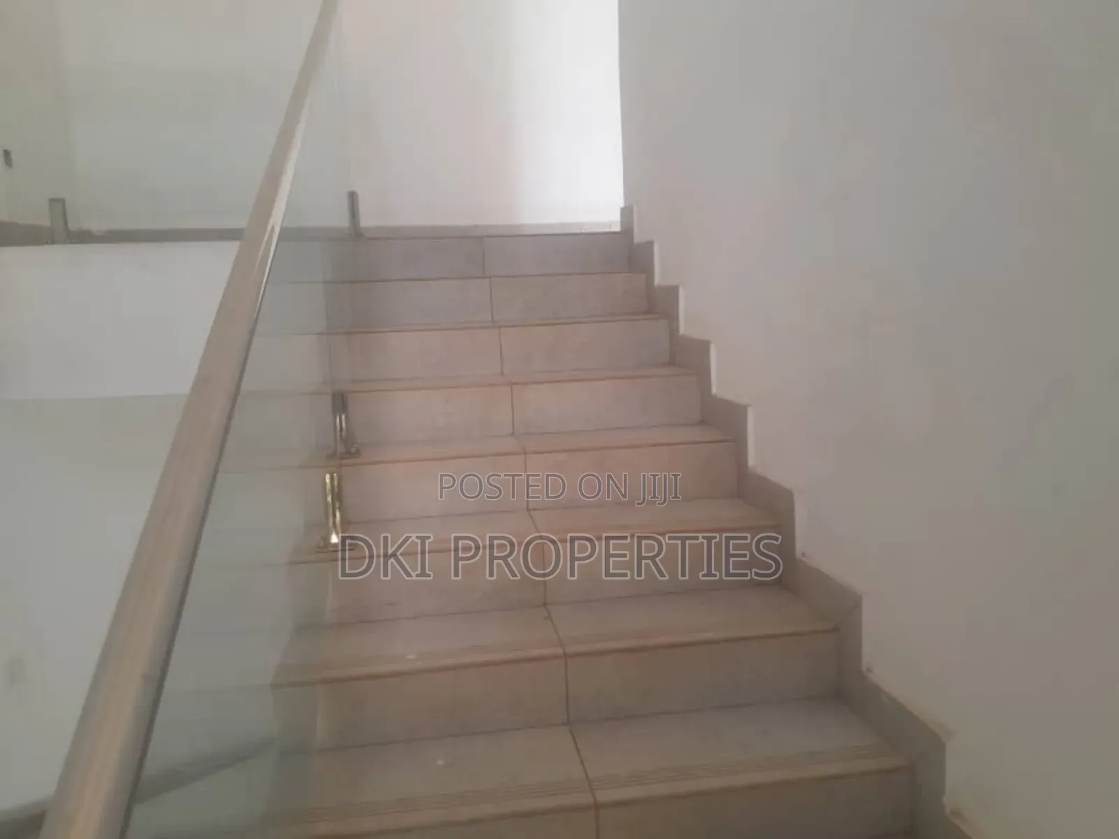 8bdrm House in Dki Properties, Community 25 for sale