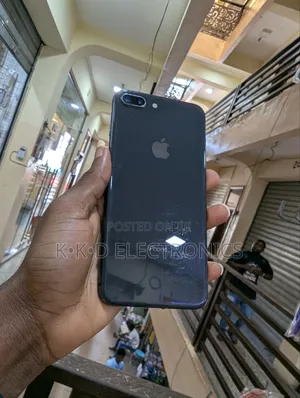 Apple iPhone 8 Plus 64 GB Black
