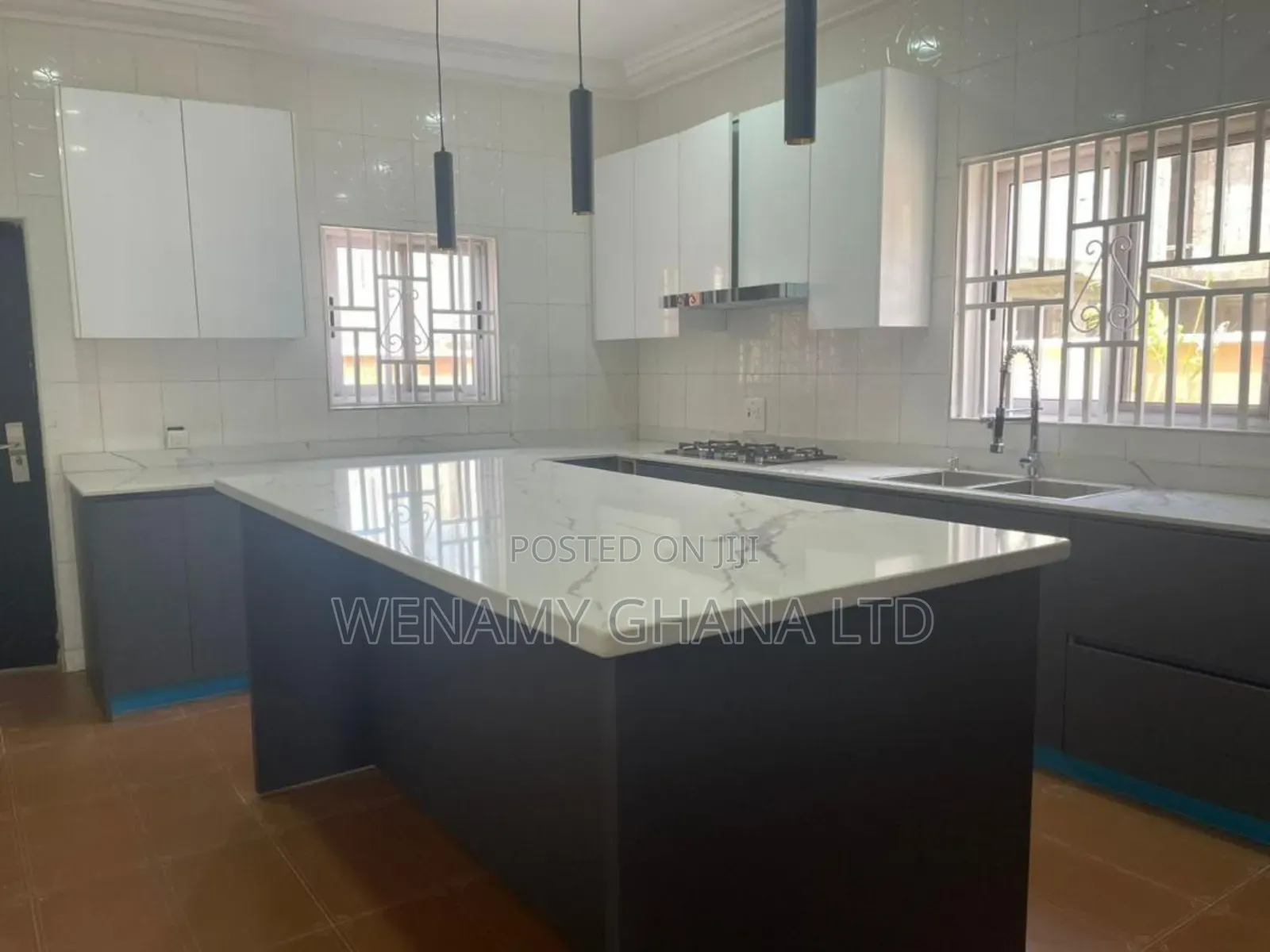 5bdrm House in Community 25, Tema Metropolitan for sale