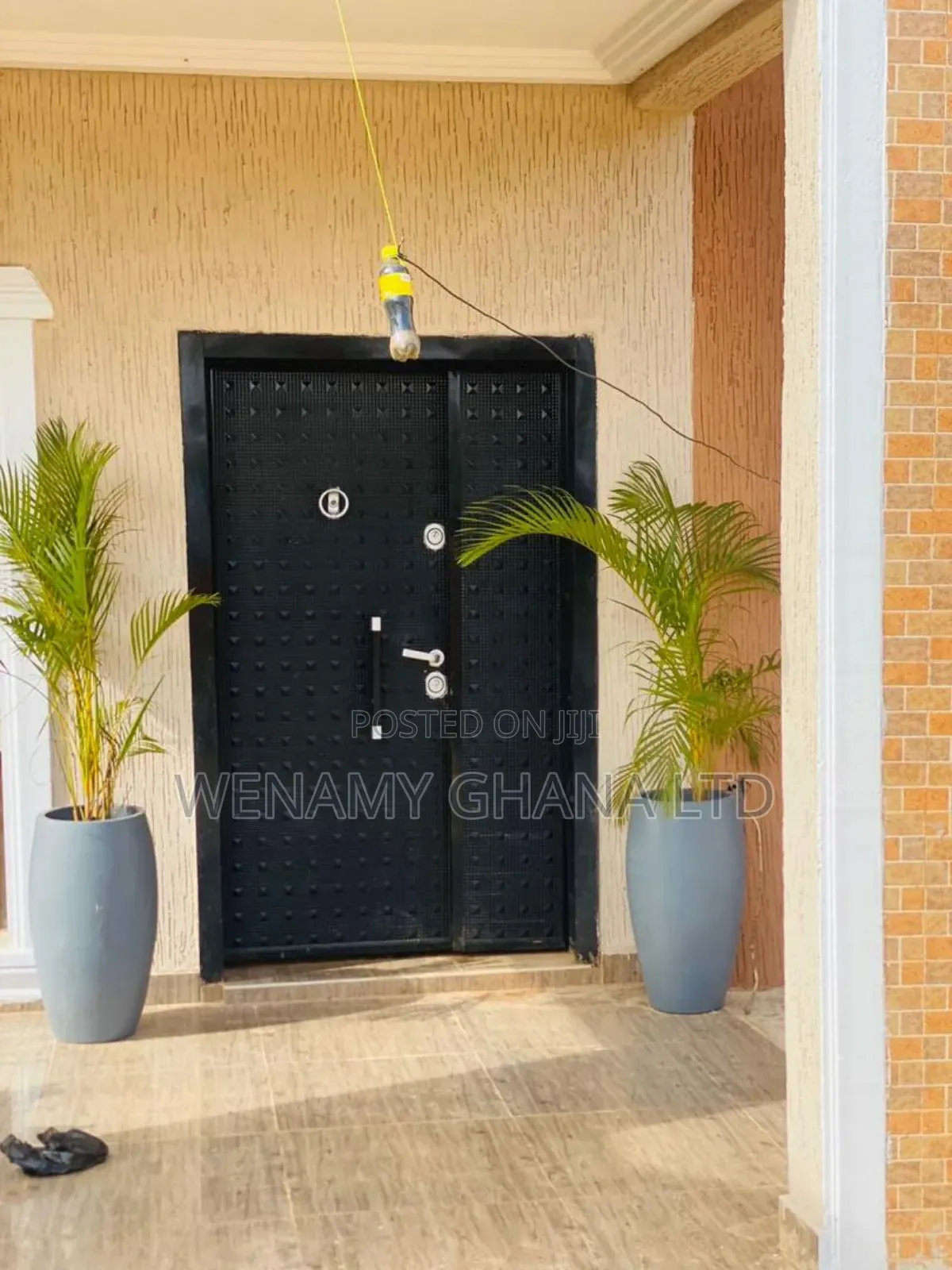 5bdrm House in Community 25, Tema Metropolitan for sale