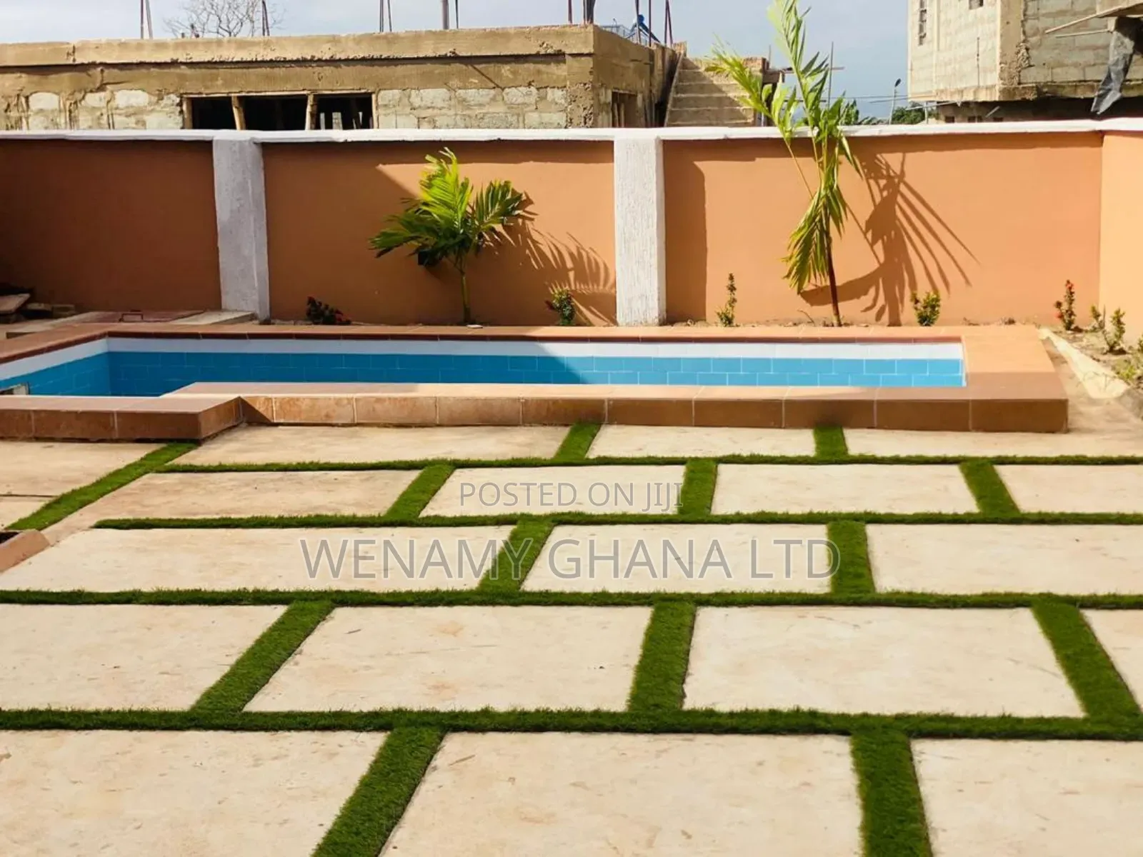 5bdrm House in Community 25, Tema Metropolitan for sale