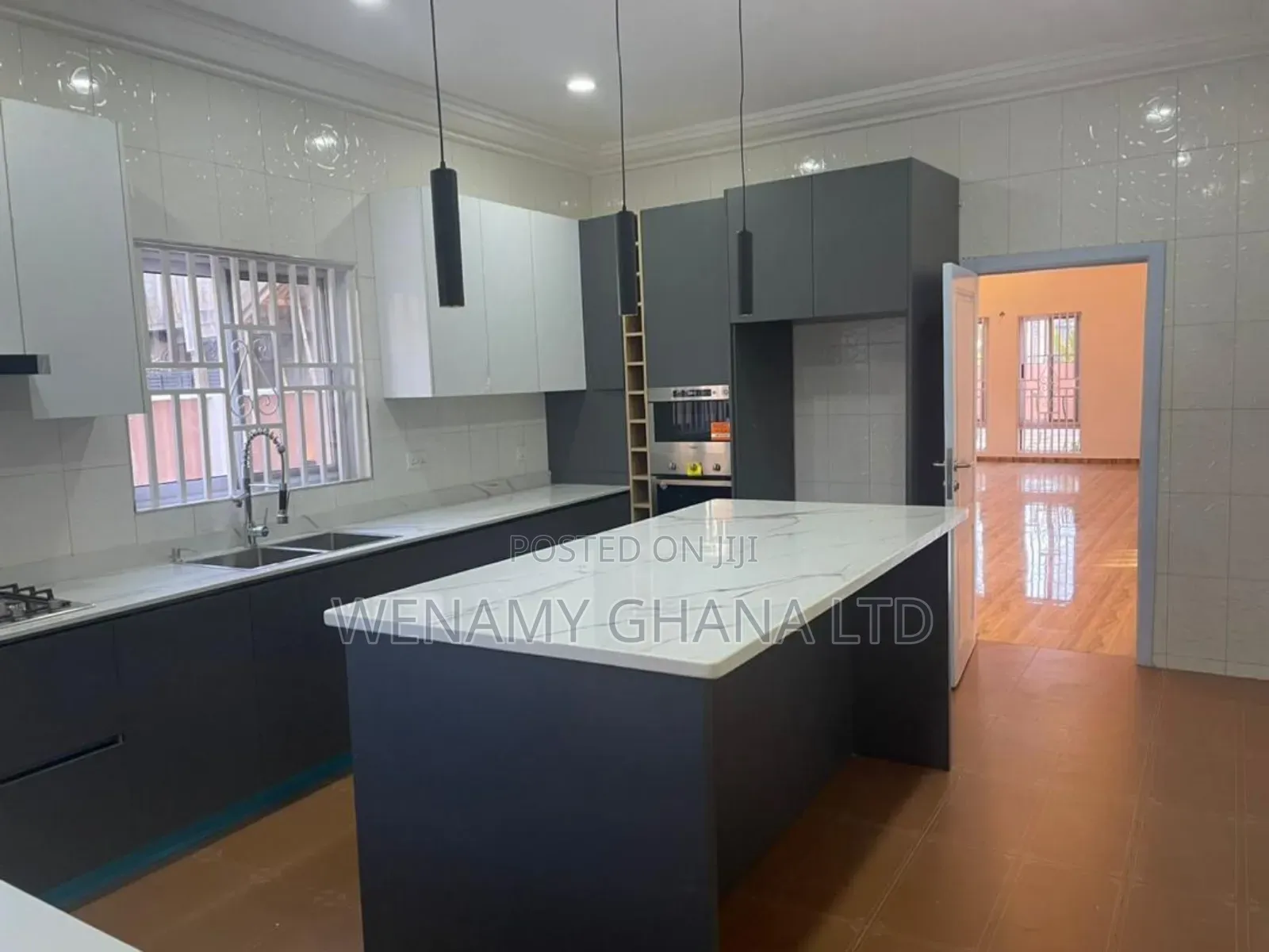 5bdrm House in Community 25, Tema Metropolitan for sale