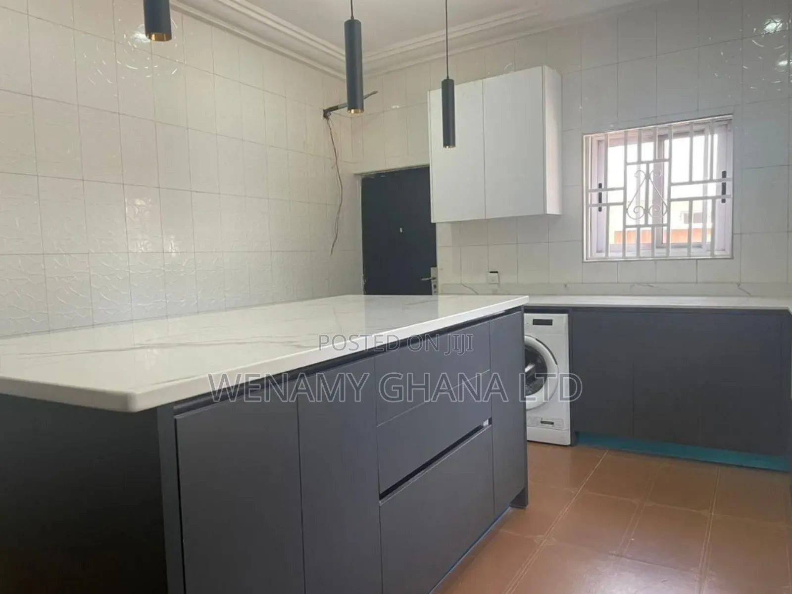 5bdrm House in Community 25, Tema Metropolitan for sale