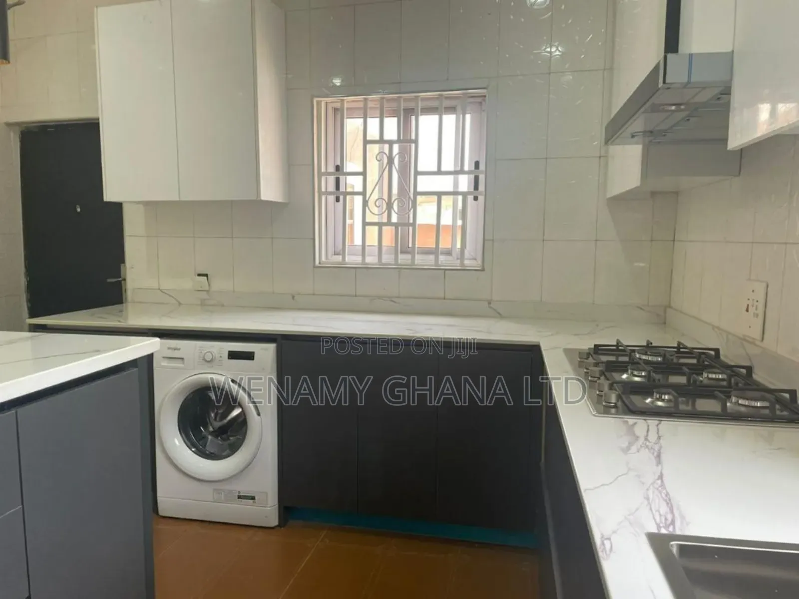 5bdrm House in Community 25, Tema Metropolitan for sale