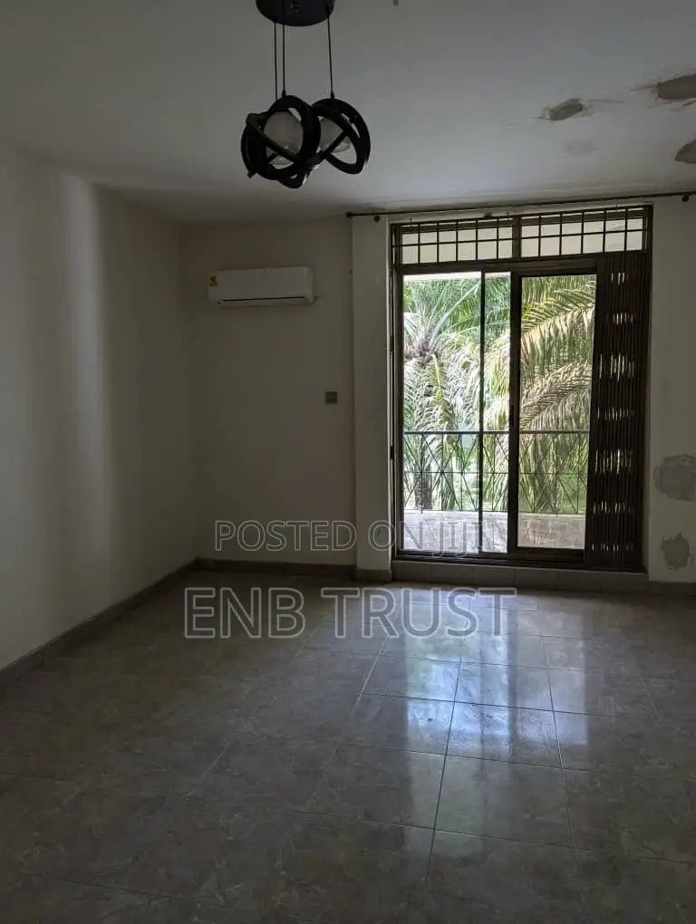 8 Bedrms on 1 Acre of Land Rent at Cantonments