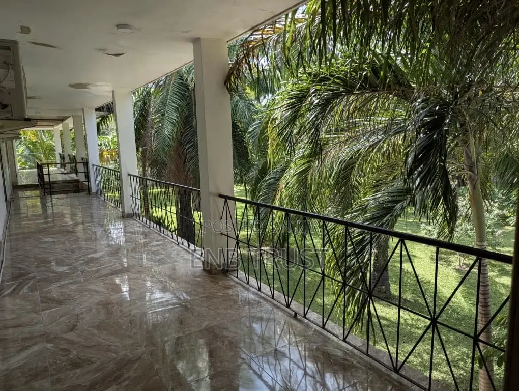 8 Bedrms on 1 Acre of Land Rent at Cantonments