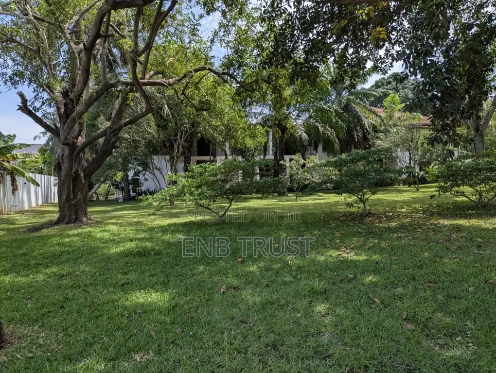 8 Bedrms on 1 Acre of Land Rent at Cantonments