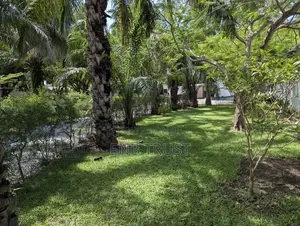 8 Bedrms on 1 Acre of Land Rent at Cantonments