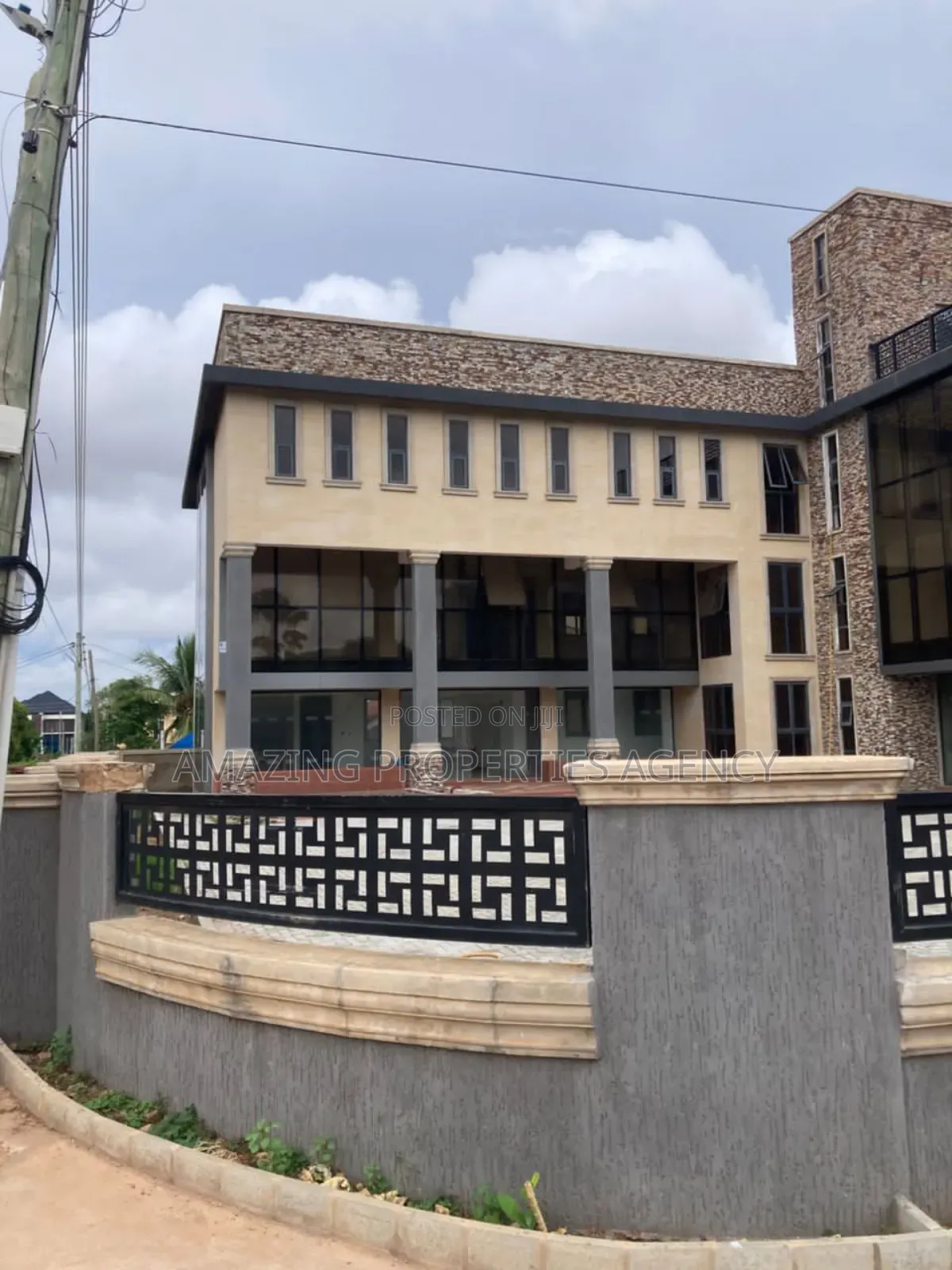 Office Complex for Sale at Hatso