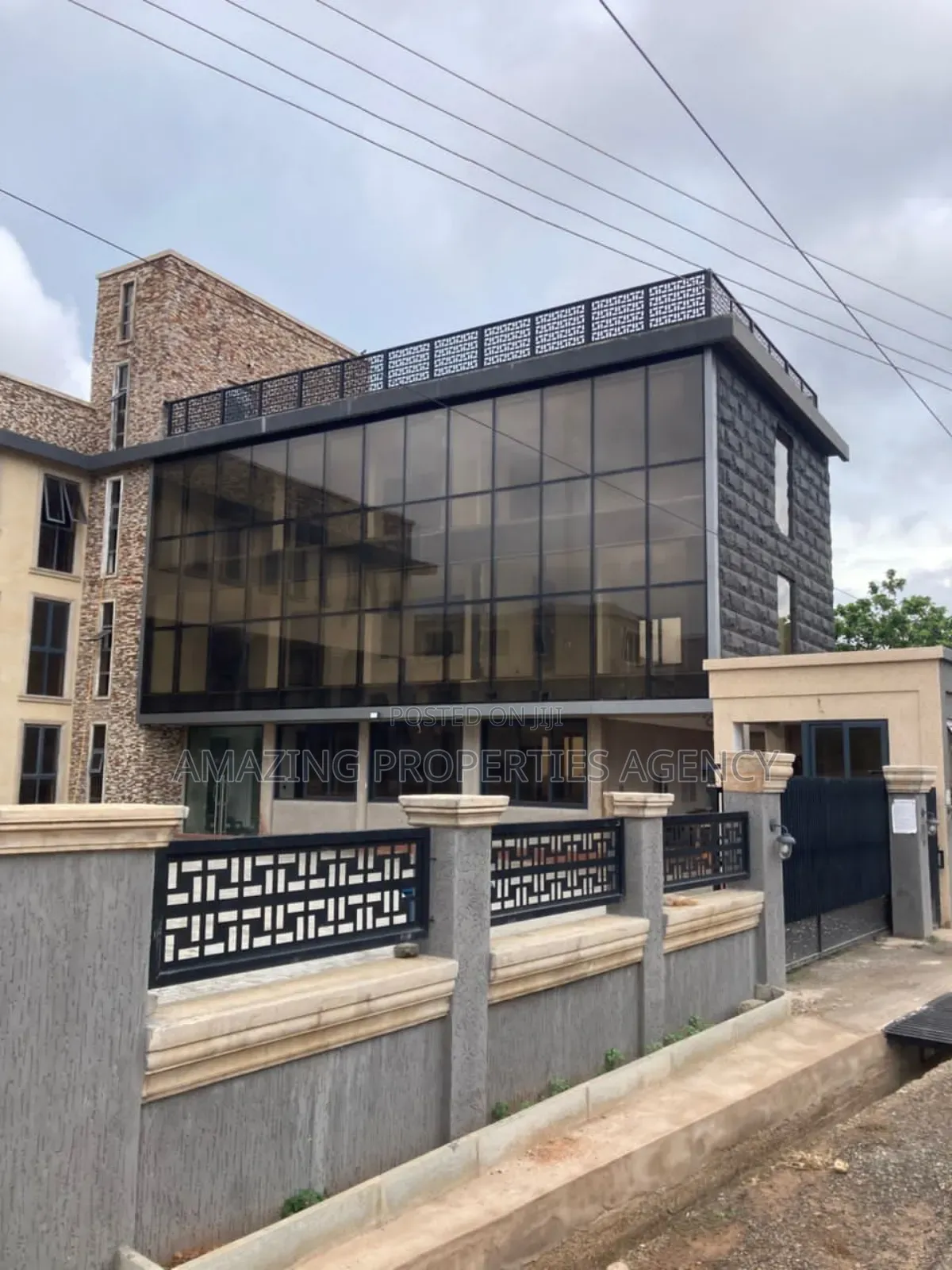 Office Complex for Sale at Hatso