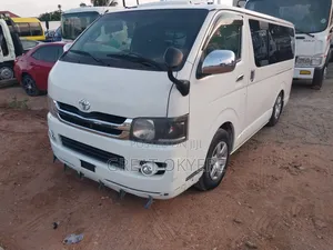 Toyota HiAce 2010 White