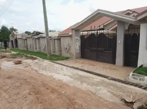 6bdrm House in Brother K Estate, Kumasi Metropolitan for sale