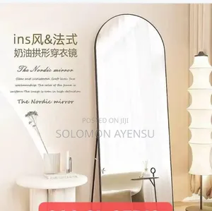 Dress to Impress Mirror