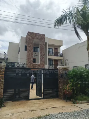 6bdrm Duplex in East, Accra Metropolitan for rent