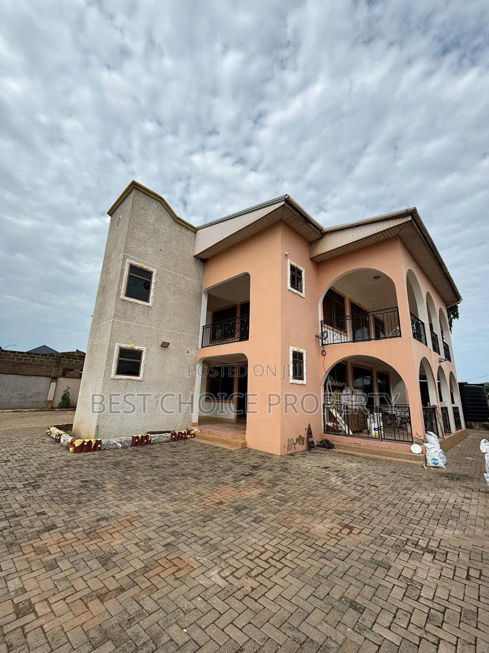 4bdrm Apartment in Adenta Ashiyie for rent
