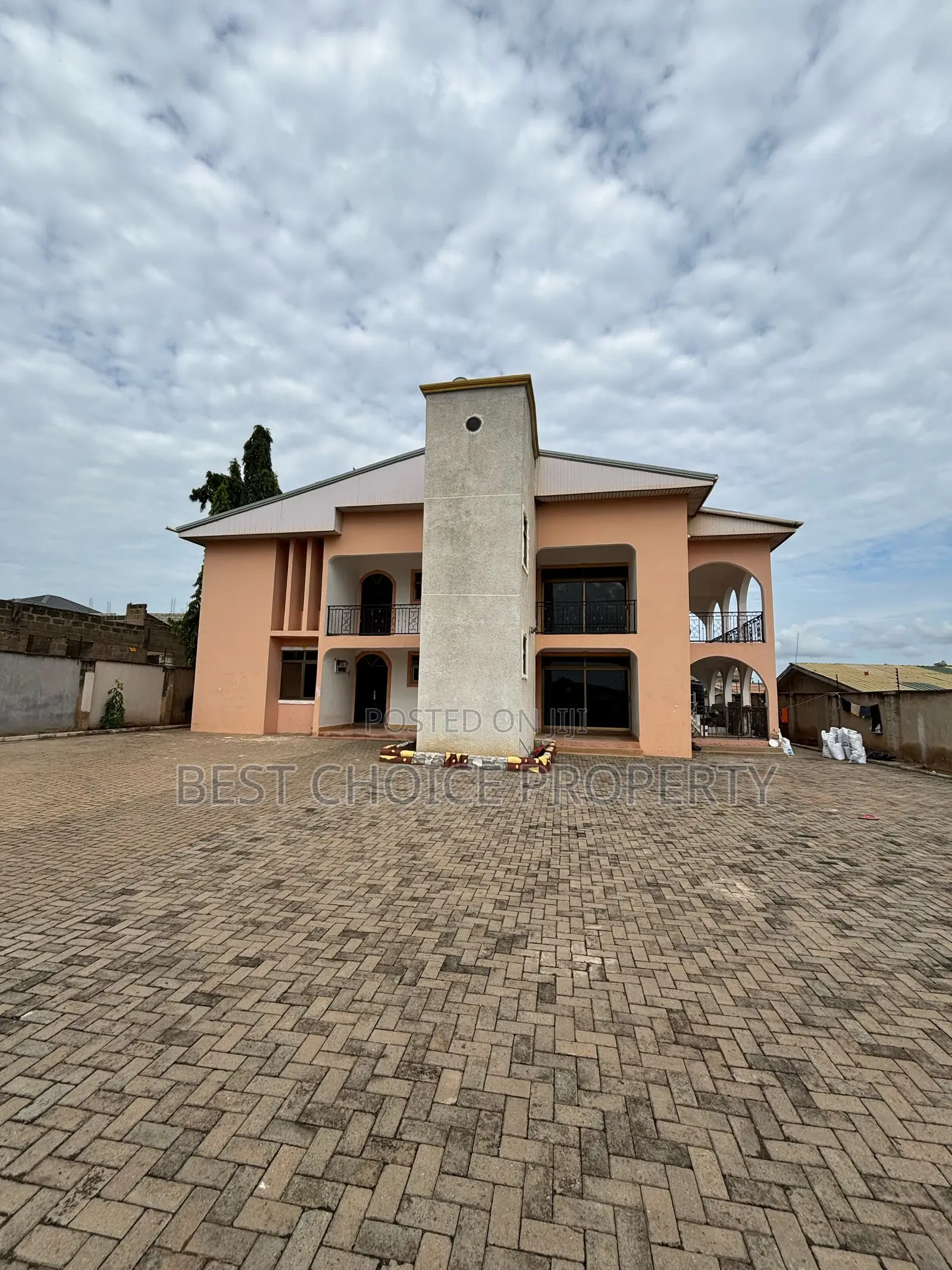 4bdrm Apartment in Adenta Ashiyie for rent