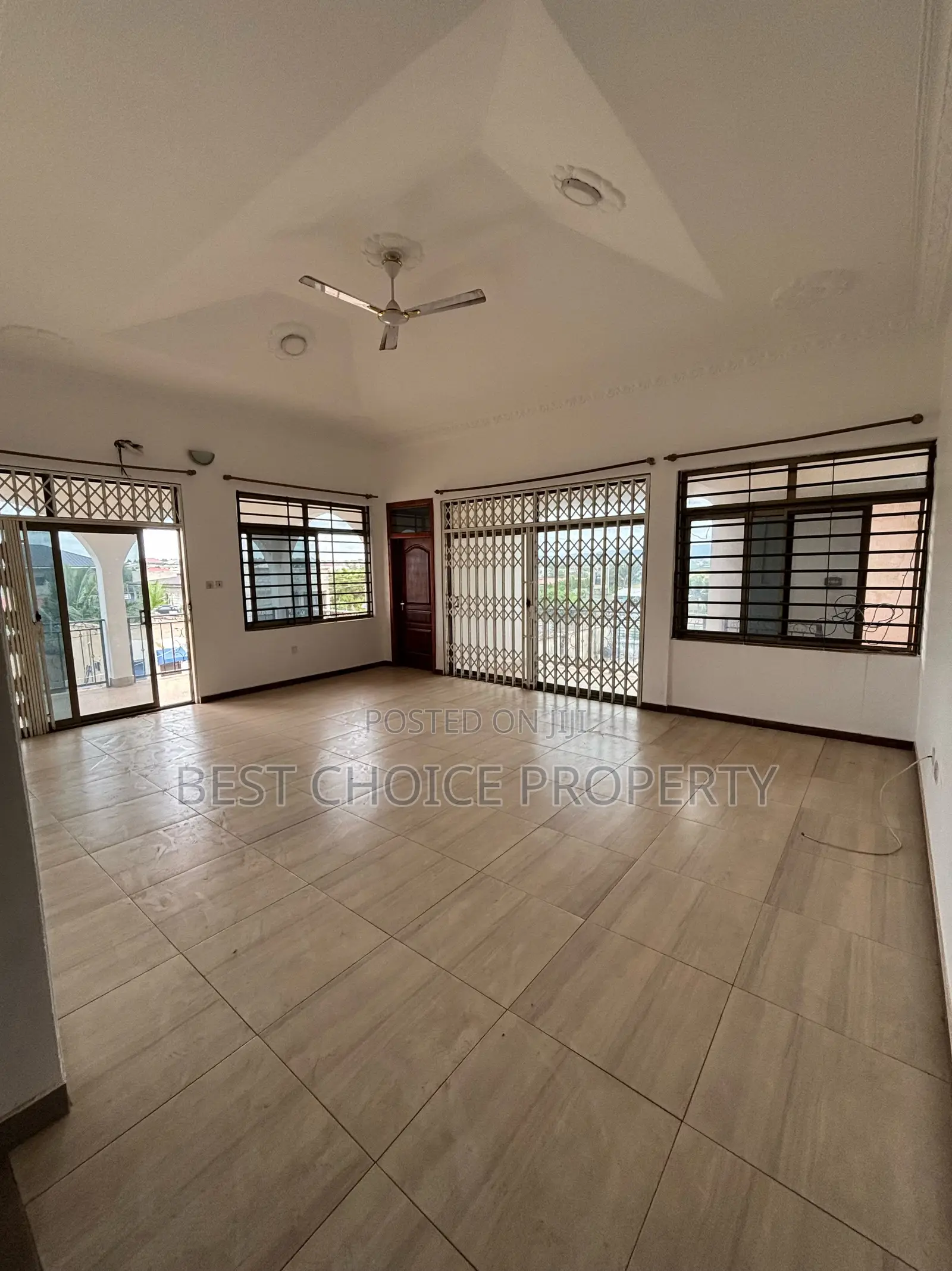 4bdrm Apartment in Adenta Ashiyie for rent