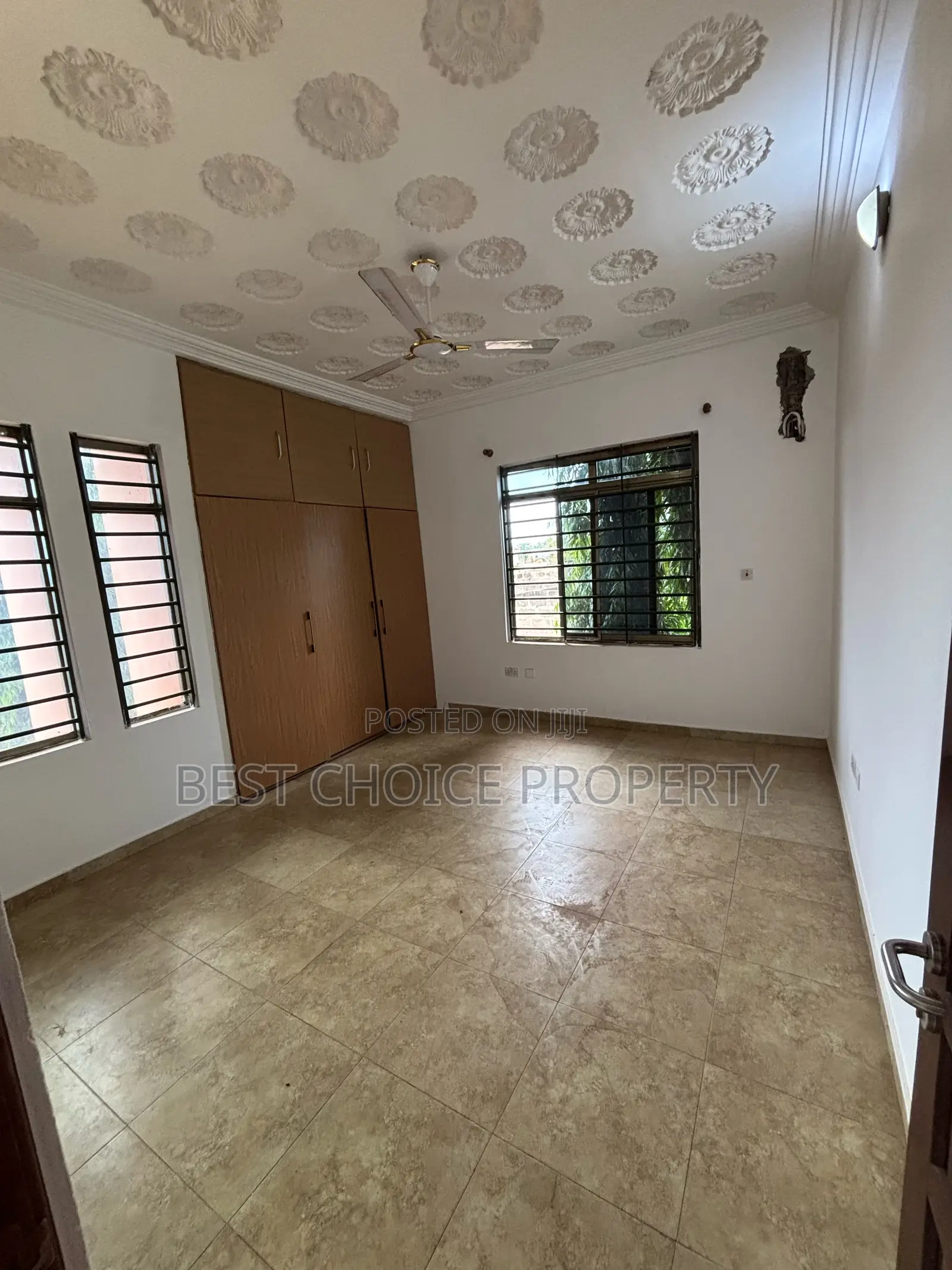 4bdrm Apartment in Adenta Ashiyie for rent