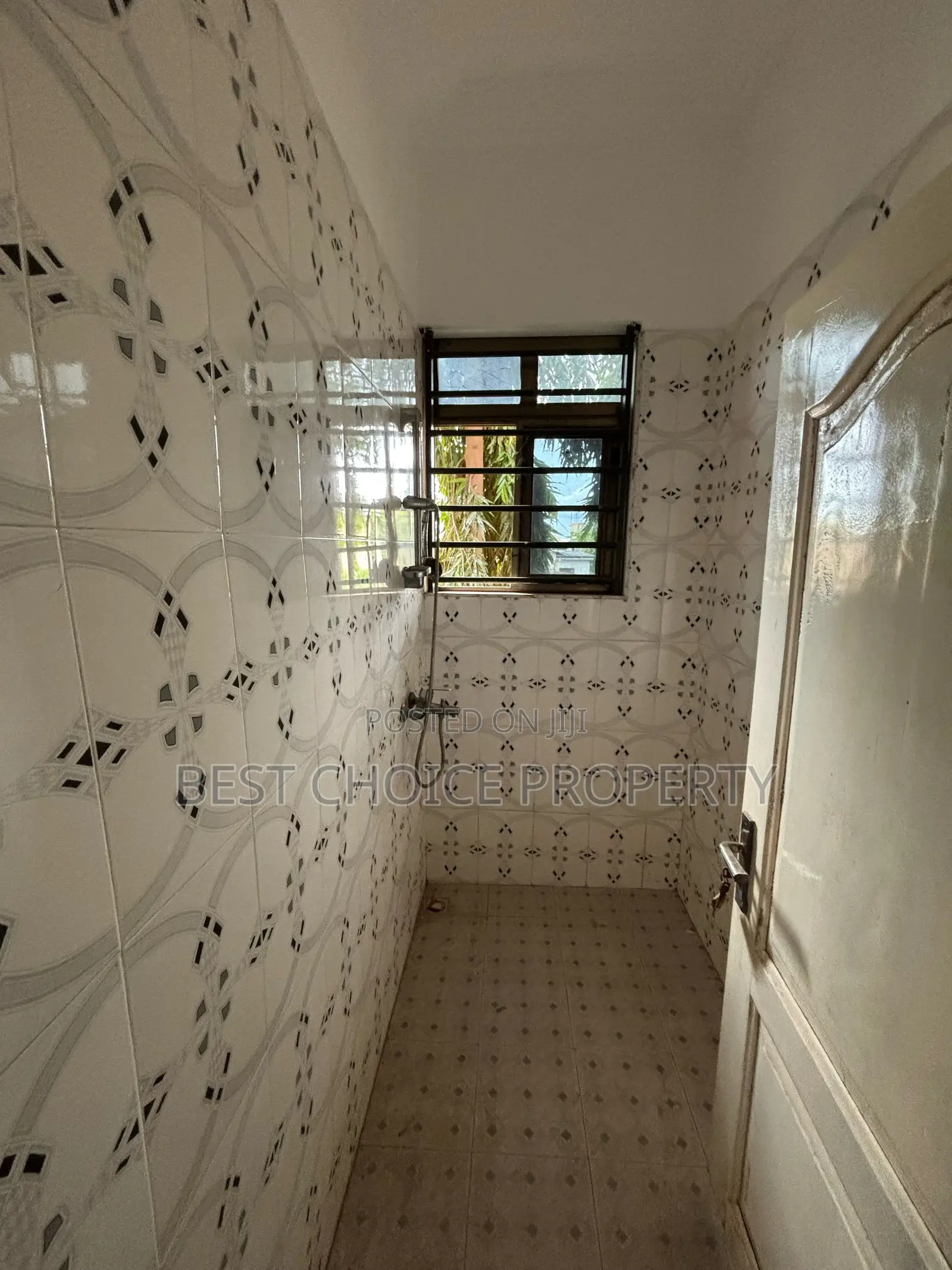 4bdrm Apartment in Adenta Ashiyie for rent