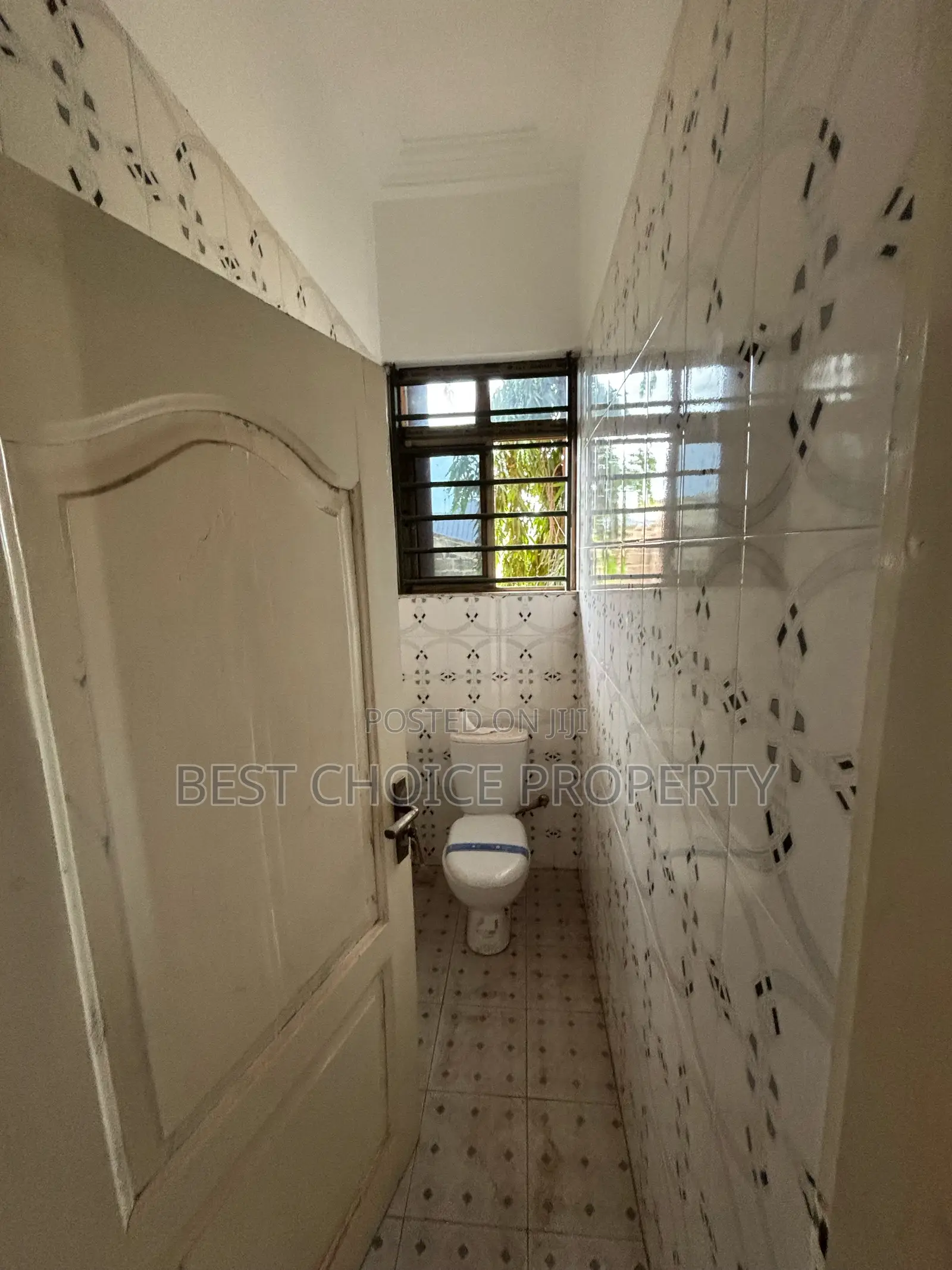 4bdrm Apartment in Adenta Ashiyie for rent