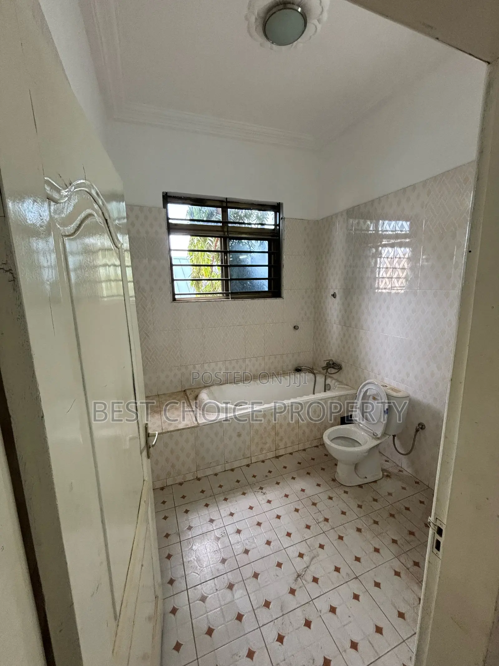 4bdrm Apartment in Adenta Ashiyie for rent