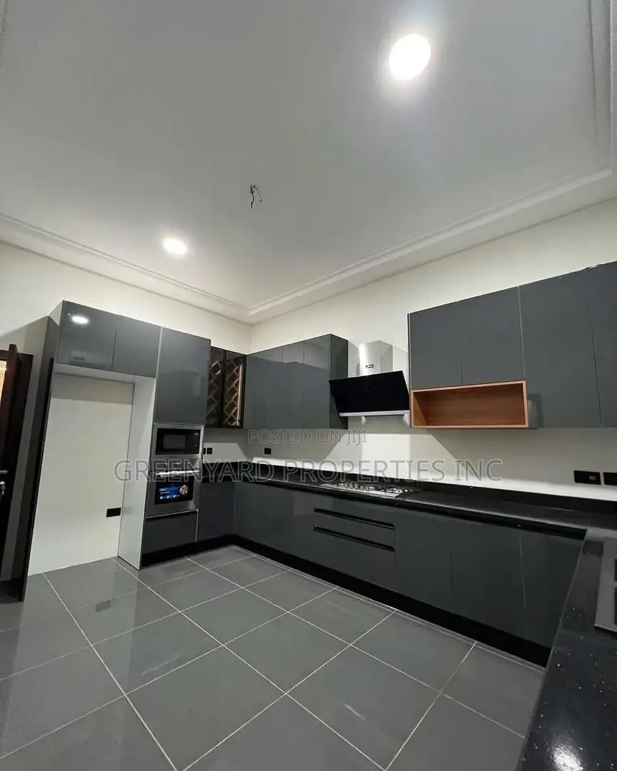 4bdrm House in Lakeside, Ashaley Botwe for sale