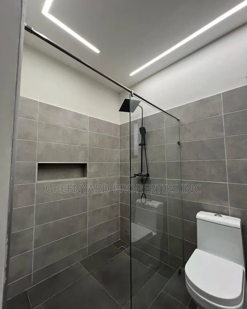 4bdrm House in Lakeside, Ashaley Botwe for sale