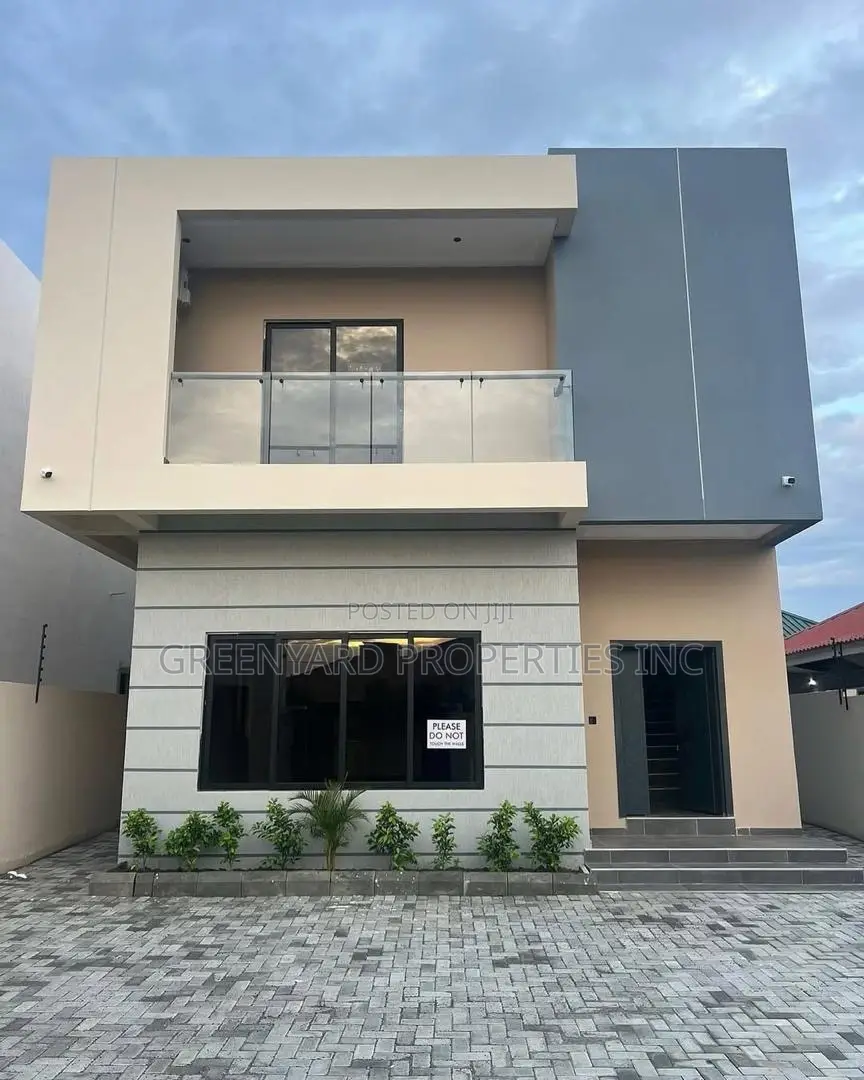 4bdrm House in Lakeside, Ashaley Botwe for sale