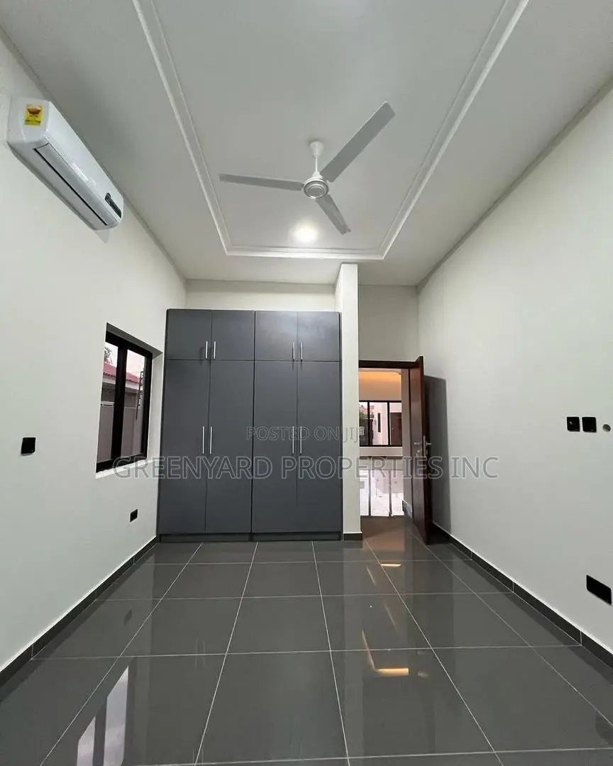 4bdrm House in Lakeside, Ashaley Botwe for sale