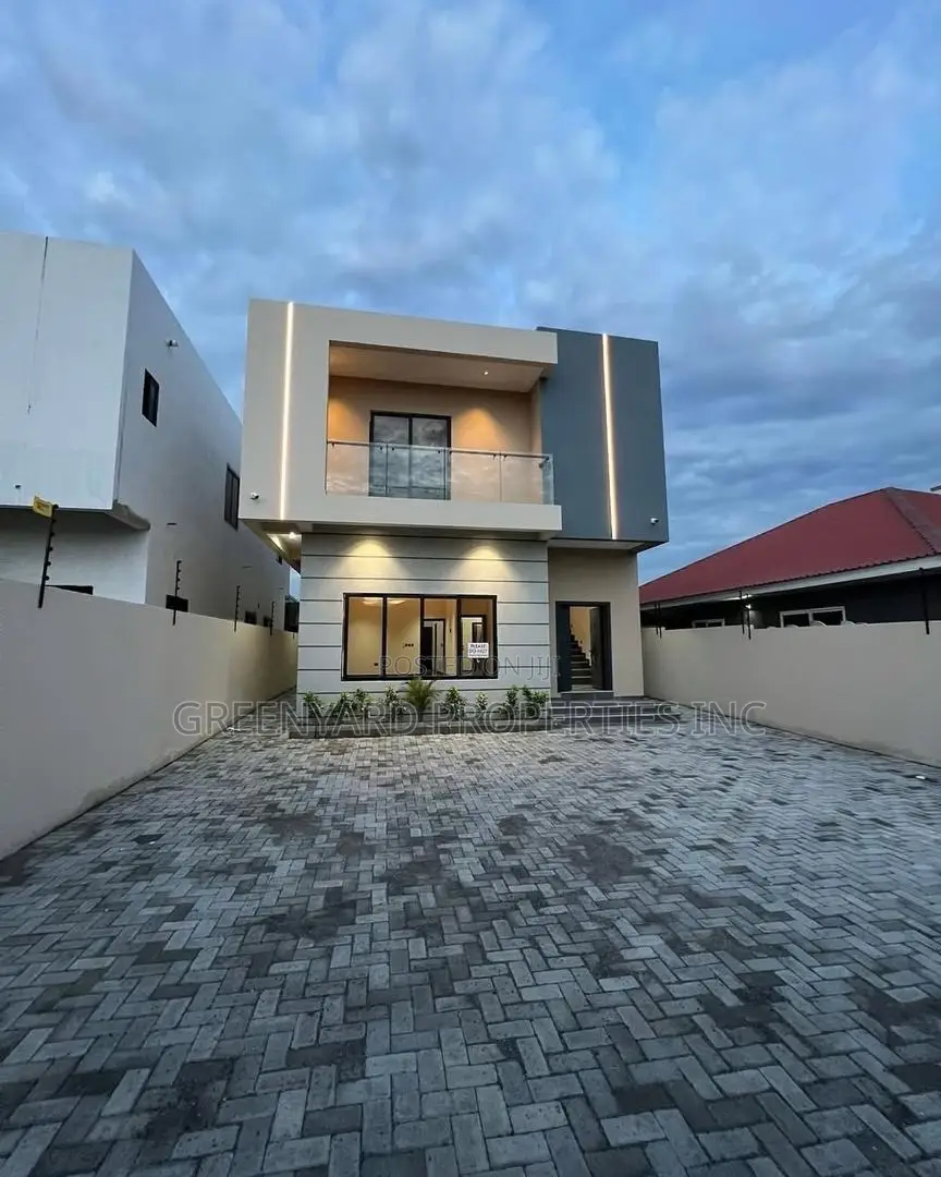 4bdrm House in Lakeside, Ashaley Botwe for sale