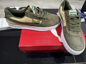 Puma Sneakers