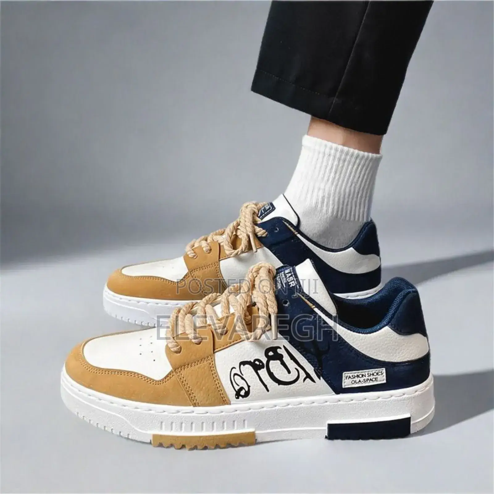 Casual Sneakers Come in 42