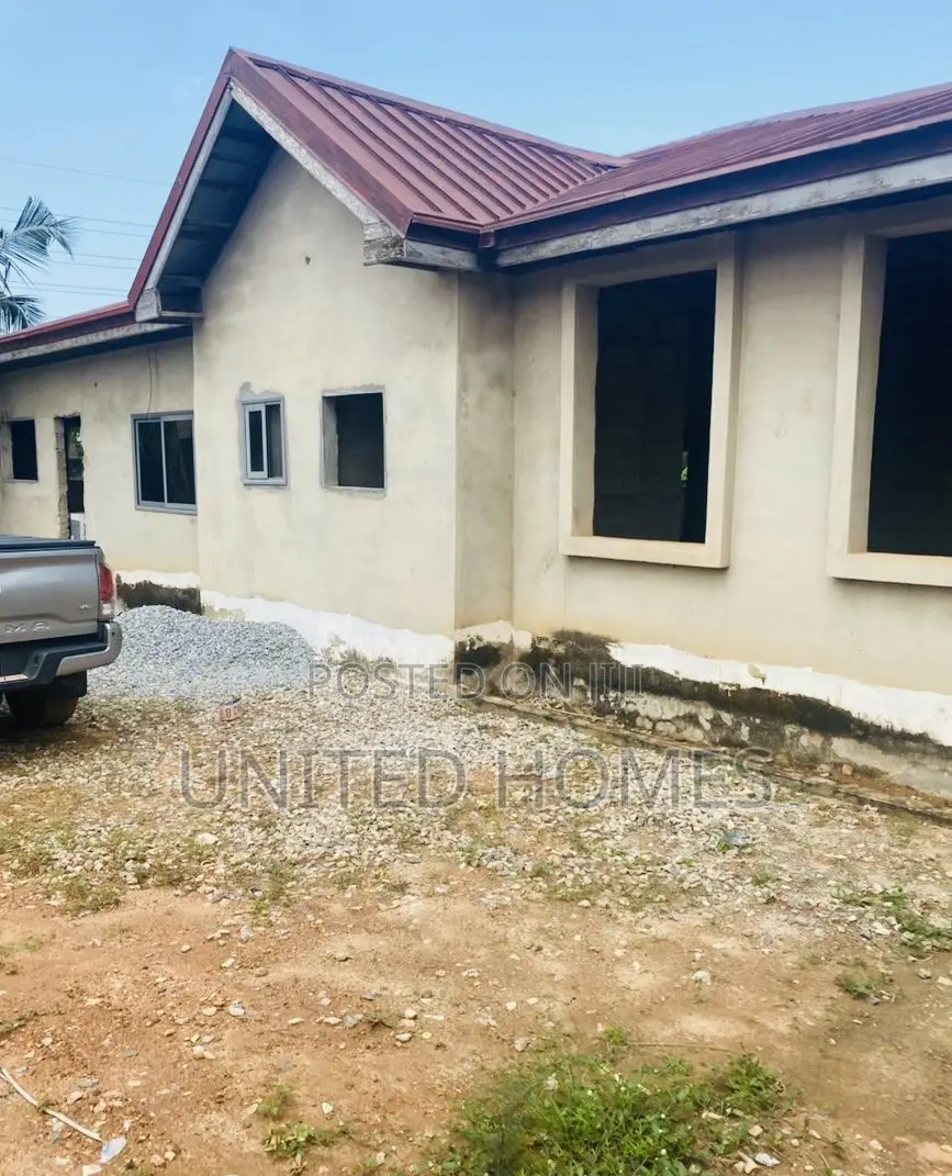 6bdrm House in West Hills Mall Area for sale