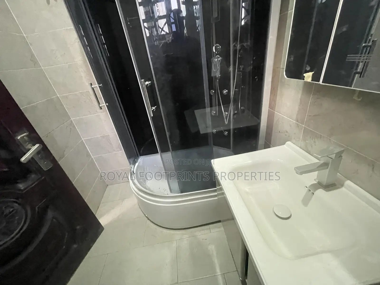 7bdrm Mansion in Luxelooks Properties, East Legon for sale
