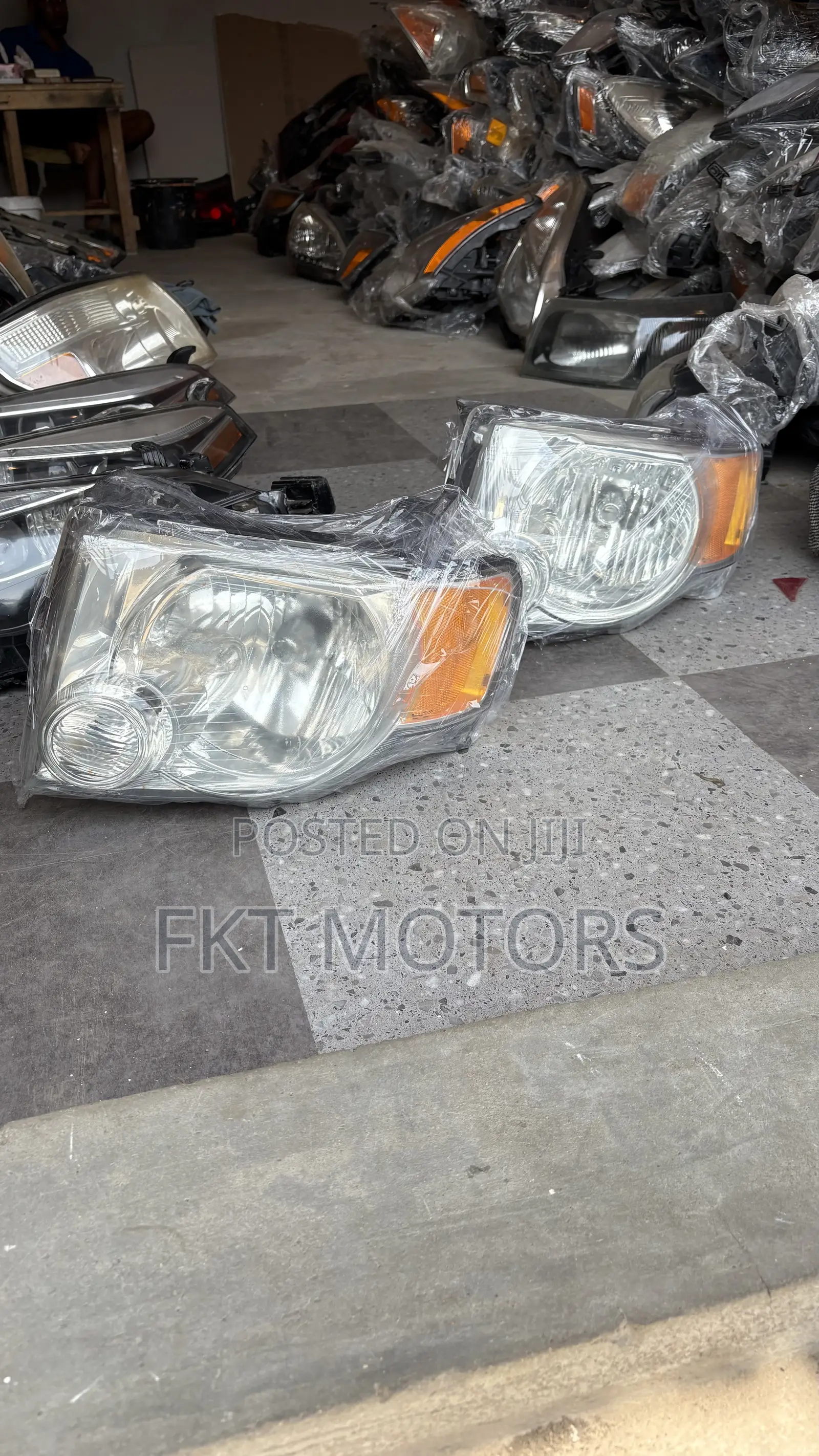 Ford Escape Headlights 2008,2009,2010,2011,2012,2013