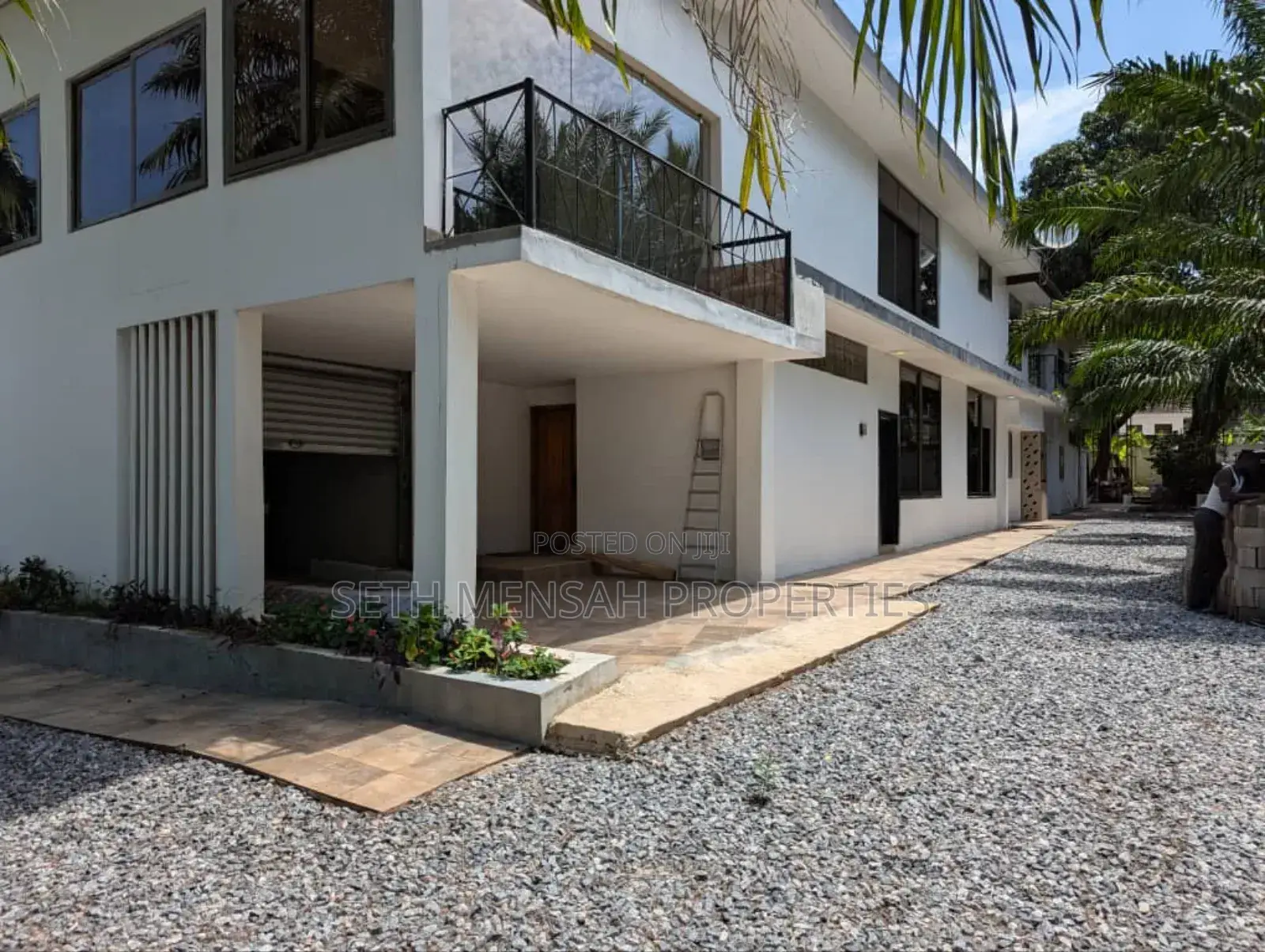 8bdrm Mansion in Cantonments for rent