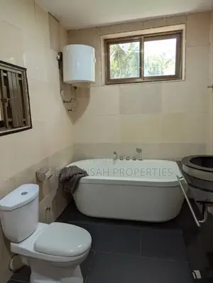 8bdrm Mansion in Cantonments for rent