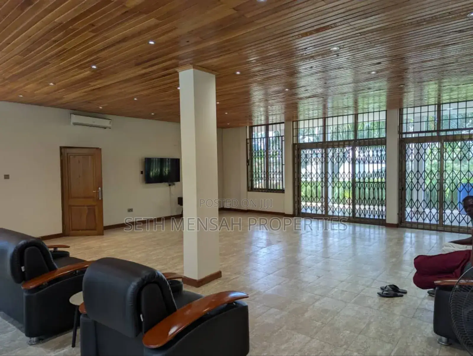 8bdrm Mansion in Cantonments for rent
