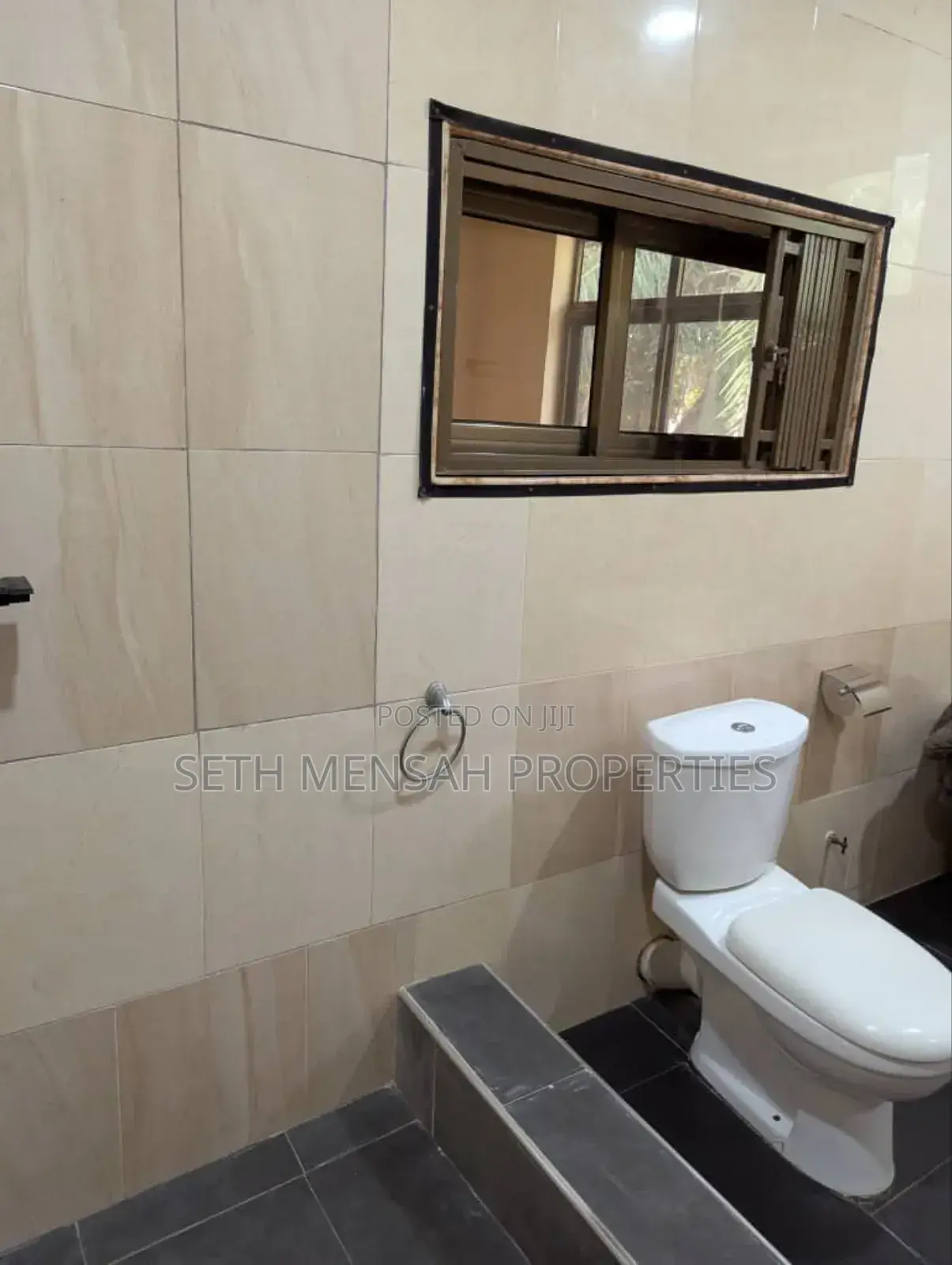 8bdrm Mansion in Cantonments for rent