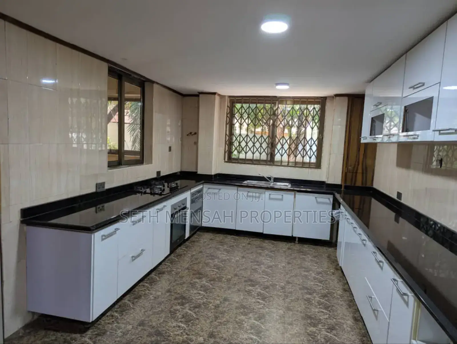 8bdrm Mansion in Cantonments for rent