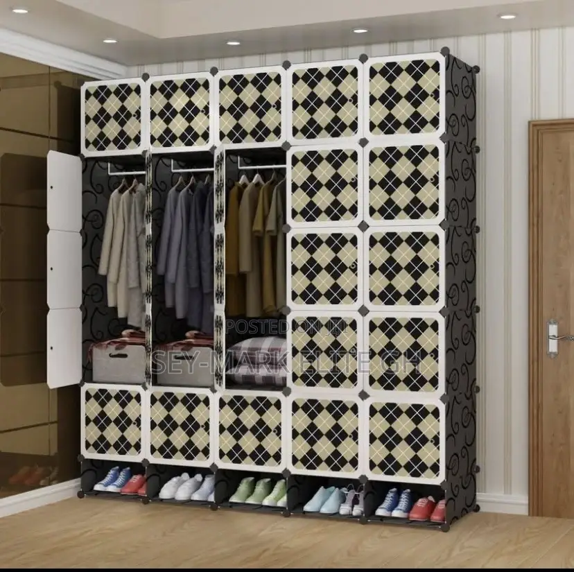 25 Cubes Plastic Wardrobe