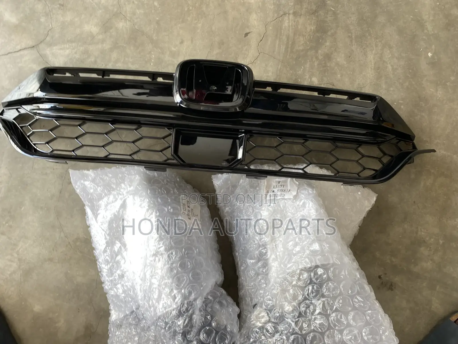 Cr-v 2020 to 2022 Topshells/Front Grille.