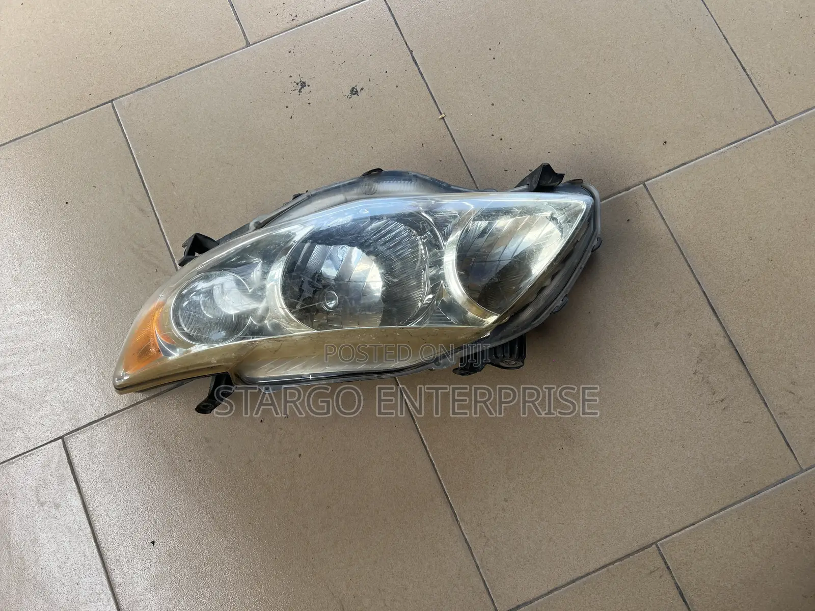 2009 to 2010 Toyota Corolla Left Headlights