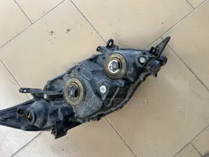 2009 to 2010 Toyota Corolla Left Headlights