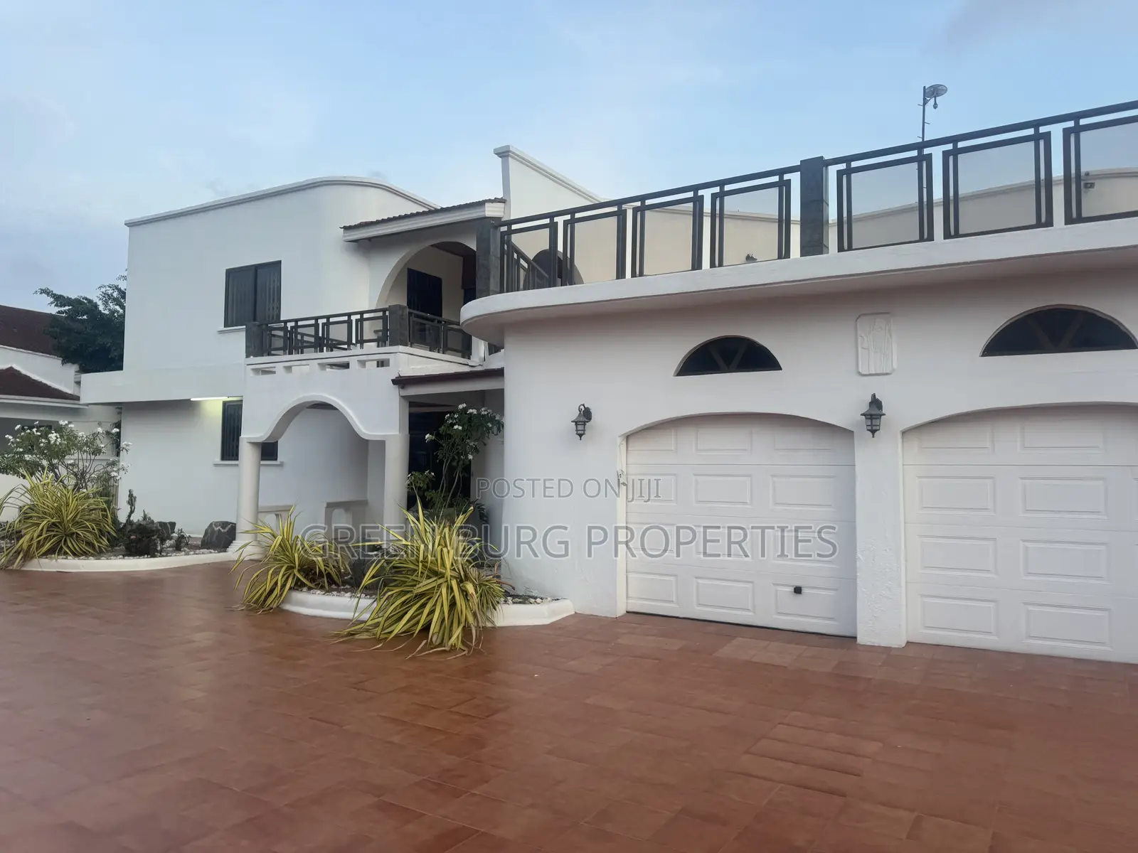 6bdrm Mansion in Green, East Legon for sale