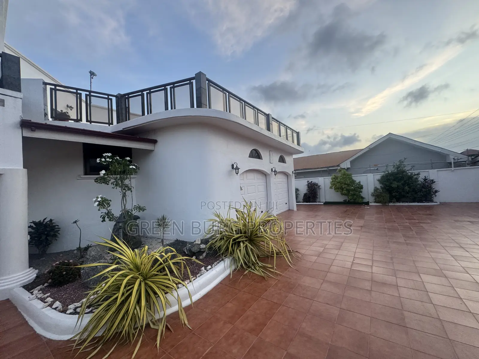 6bdrm Mansion in Green, East Legon for sale